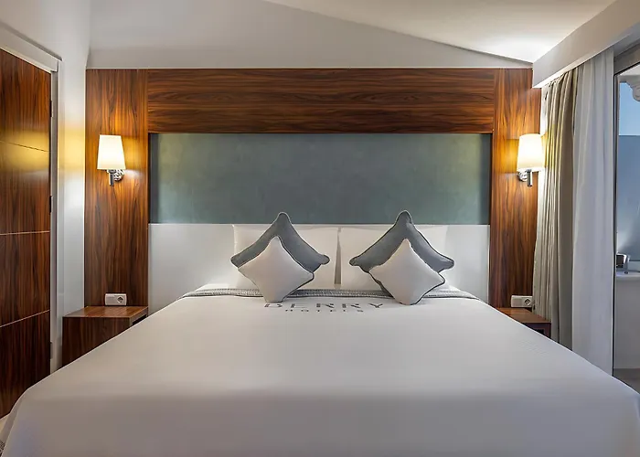 Hotel Berry Blue Side