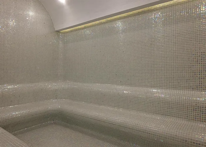 Hotel Berry Blue Side