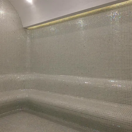 Hotel Berry Blue Side