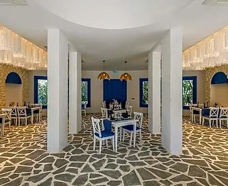 Hotel Berry Blue Side